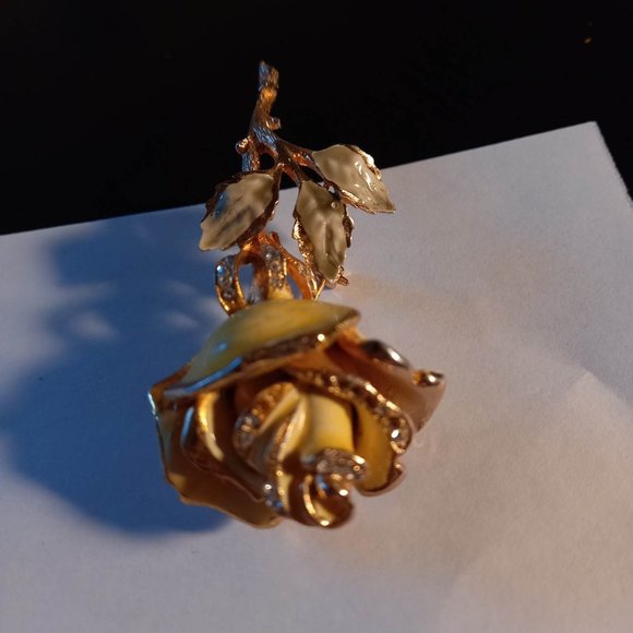 Vintage Yellow Rose Brooch - Picture 5 of 5
